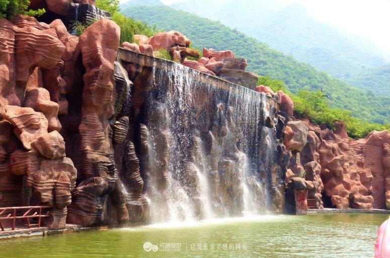 江西东乡:新铺沥青路 新农村里“年味”浓